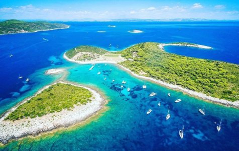 Islands Vis, Hvar & Blue Cave - Group speedboat tour